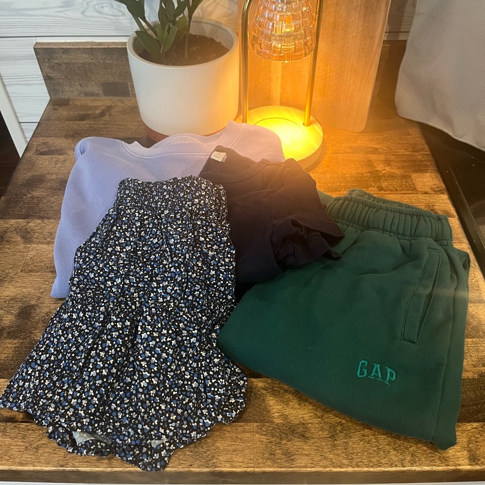 Gap kids lot sweatshirt,shirt and skort set plus sweatpants